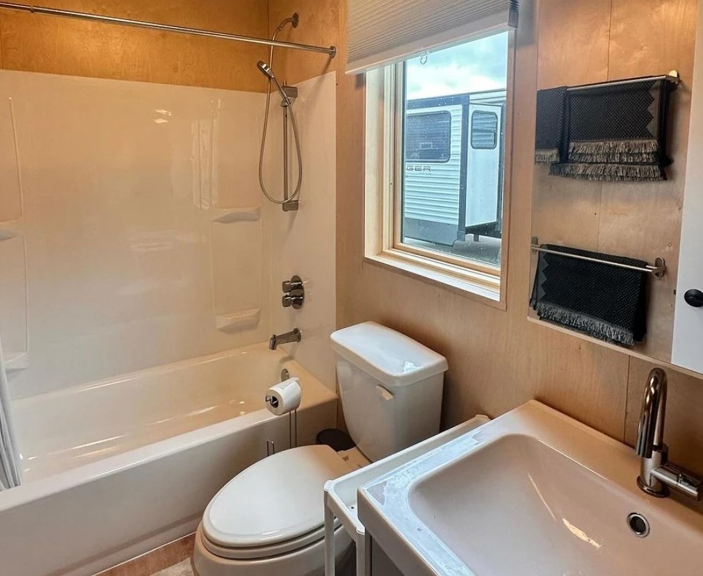 Full bathroom with bathtub inside the 34m² IKEA tiny house